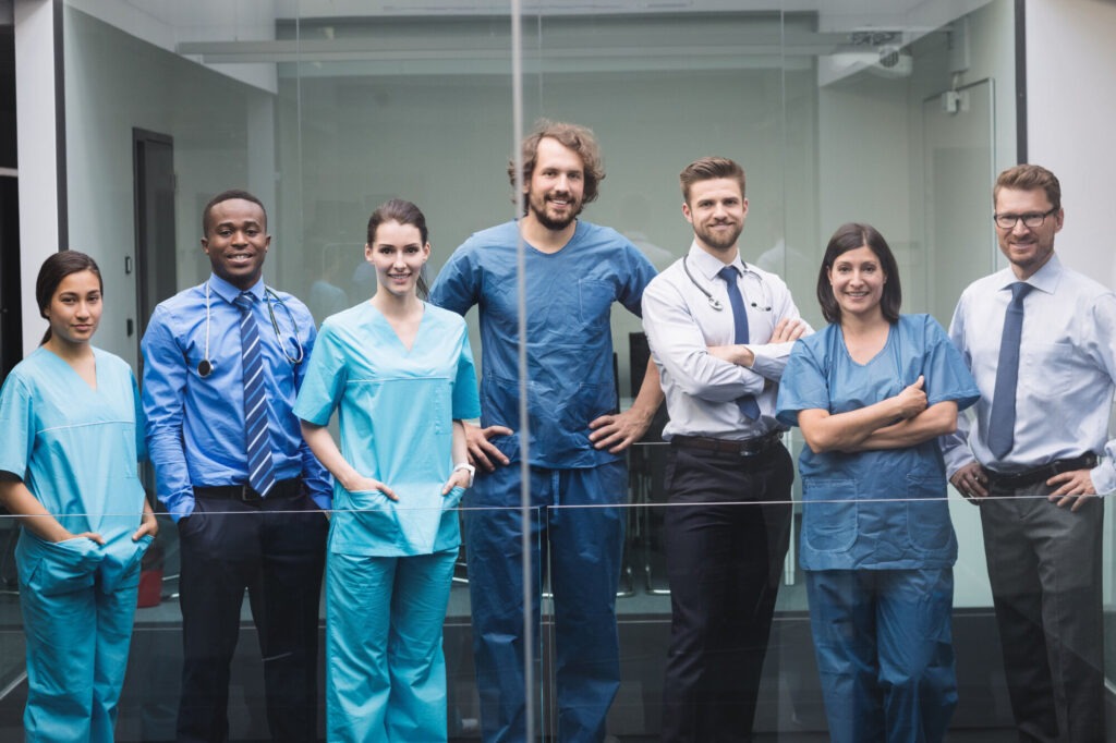 équipe médecins campagne ville